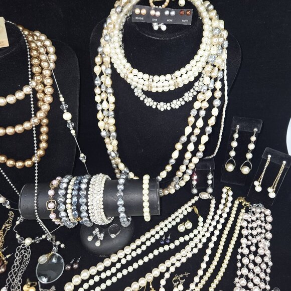 Glam Jewelry Lot Faux Pearls 60pc Necklaces Bracelets Earrings - Picture 4 of 6